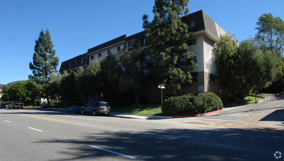 1636 N Verdugo Rd, Glendale, CA à vendre - Photo de l’immeuble – Image 2 sur 14