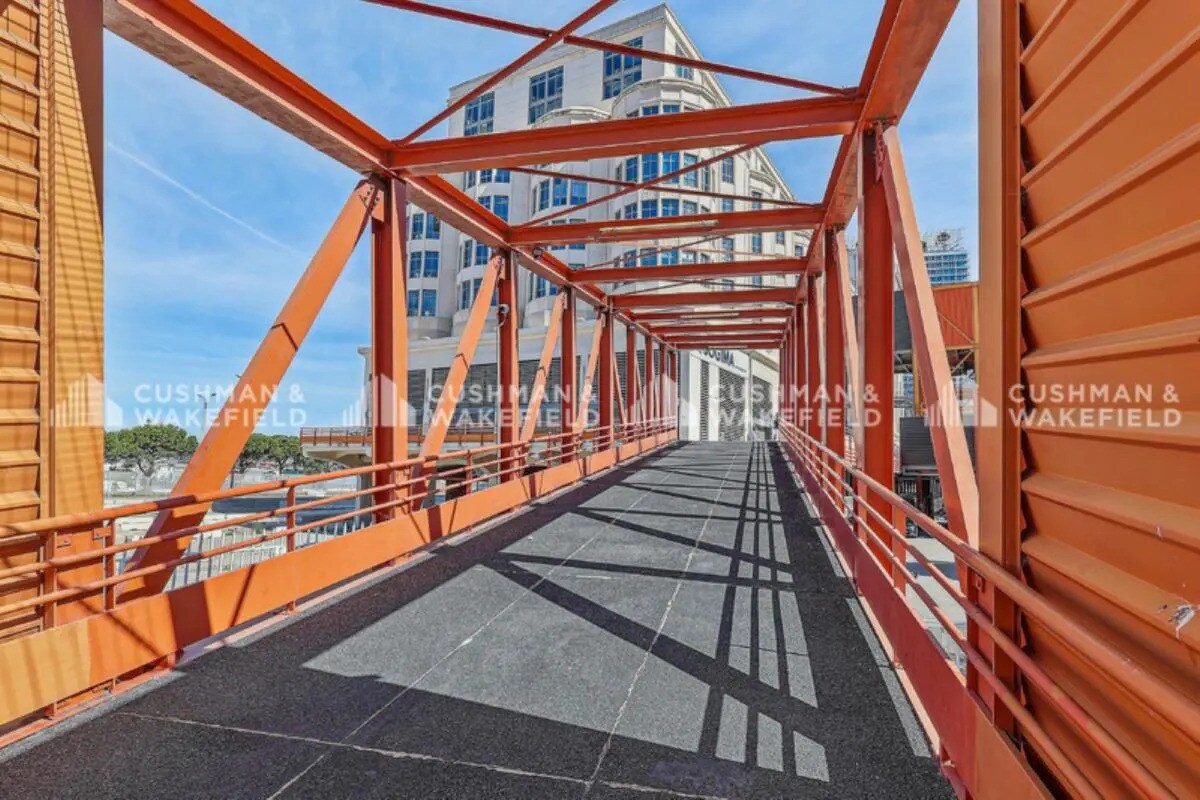 Bureau dans Marseille à louer Photo de l’immeuble– Image 1 sur 15