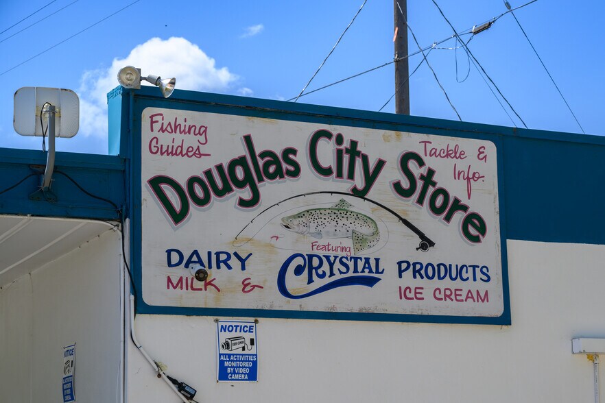 70 Steiner Flat Rd, Douglas City, CA à vendre - Photo de l’immeuble – Image 2 sur 21