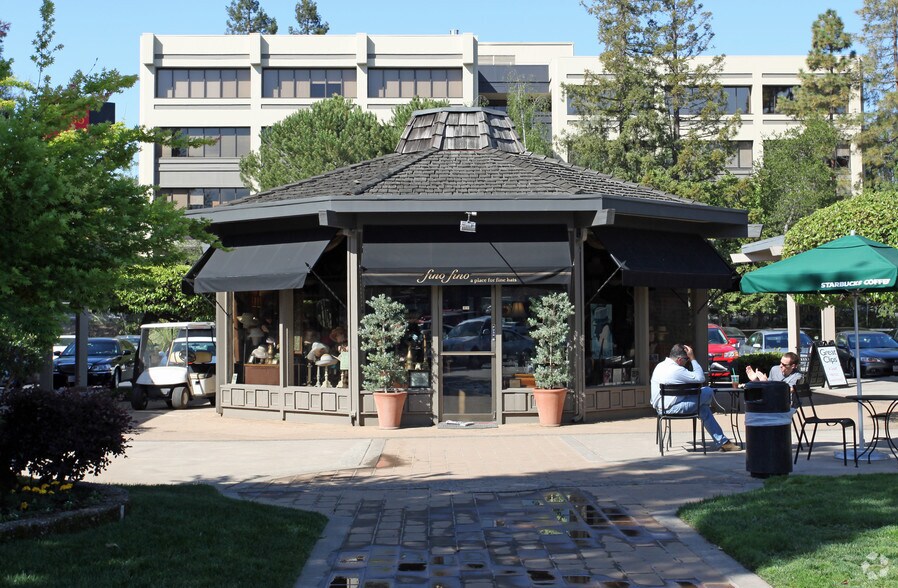 325 Sharon Park Dr, Menlo Park, CA à louer - Photo de l’immeuble – Image 3 sur 7