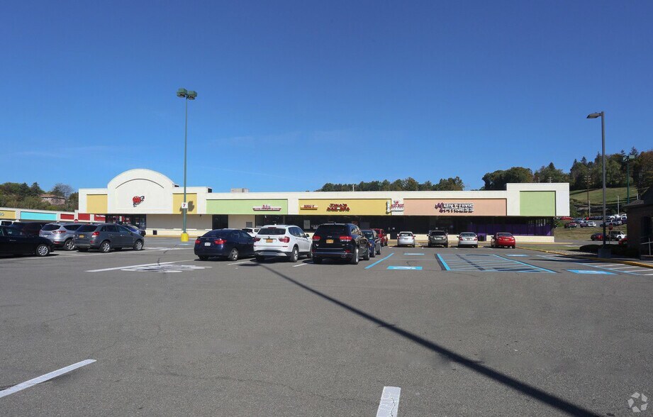 3701 Vestal Pky E, Vestal Township, NY à louer - Photo de l’immeuble – Image 2 sur 9