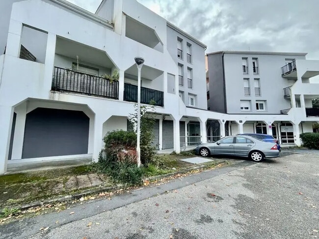 Plus de détails pour Local commercial à louer