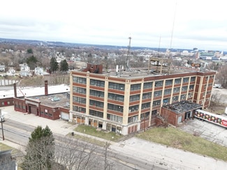 Plus de détails pour 711 Johnston St, Akron, OH - Industriel/Logistique à vendre
