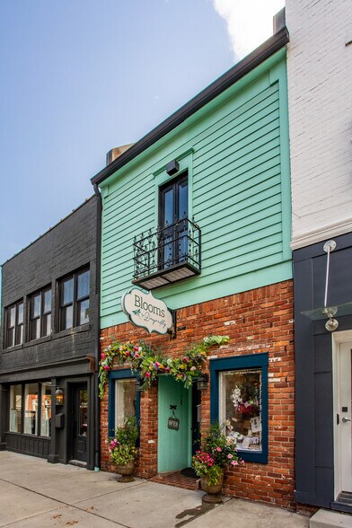 176 S Main St, Zionsville, IN à vendre - Photo de l’immeuble – Image 3 sur 8