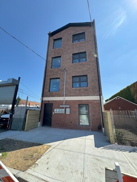 21836 133rd Rd, Springfield Gardens, NY à vendre - Photo de l’immeuble – Image 2 sur 16