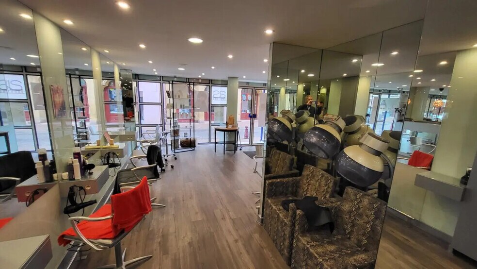 Local d'activités dans Thann à vendre - Photo de l’immeuble – Image 3 sur 4