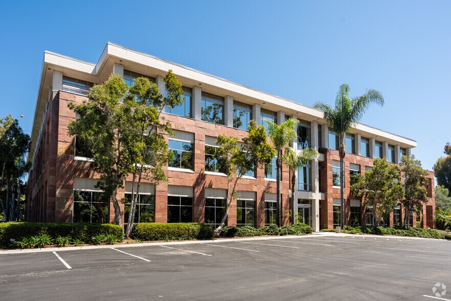 1917 Palomar Oaks Way, Carlsbad, CA à vendre - Photo de l’immeuble – Image 3 sur 21