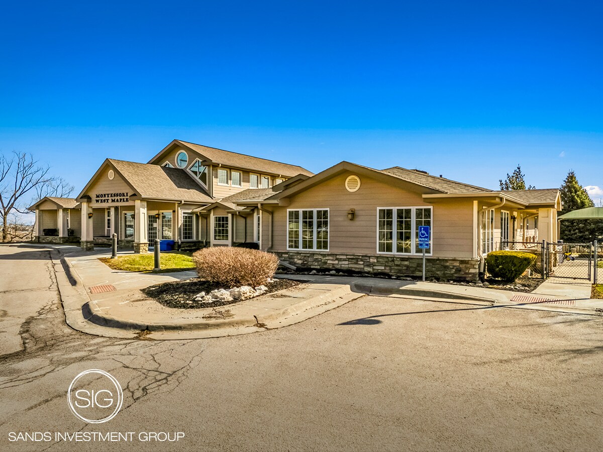 18544 W Maple Rd, Elkhorn, NE à vendre Photo principale– Image 1 sur 6