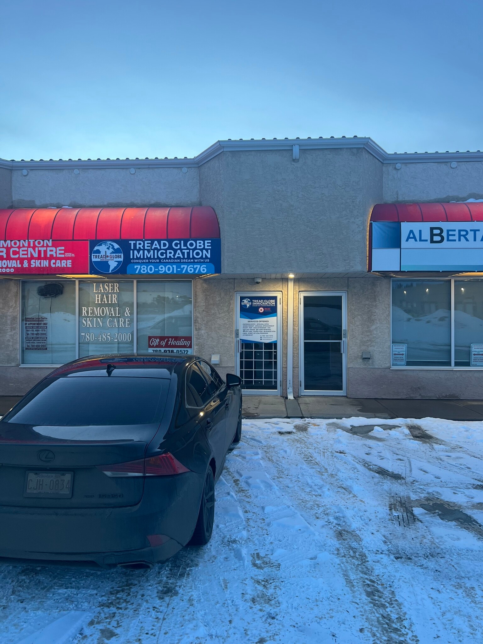 4004 97th St NW, Edmonton, AB à louer Photo intérieure– Image 1 sur 8