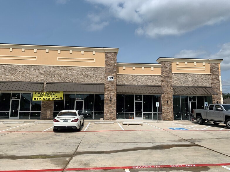 701 E Debbie Ln, Mansfield, TX à louer - Photo de l’immeuble – Image 2 sur 2
