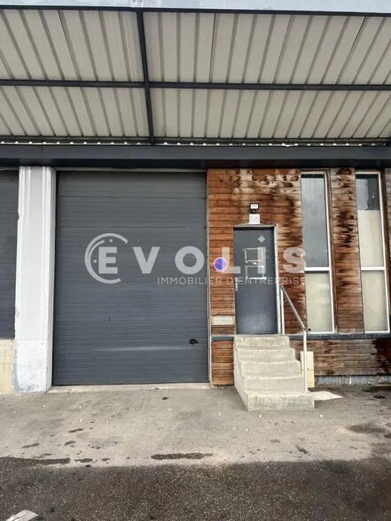 Local d’activités dans Saint-Priest à louer - Photo de l’immeuble – Image 2 sur 6