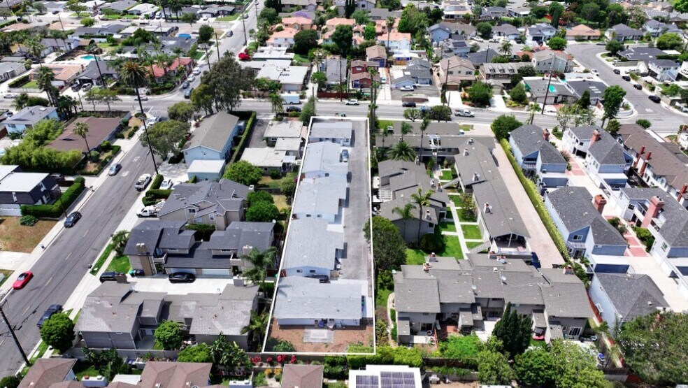 2422 Santa Ana Ave, Costa Mesa, CA à vendre - Photo de l’immeuble – Image 1 sur 12