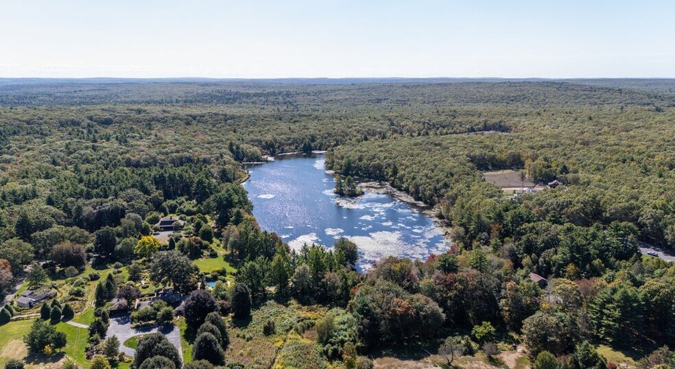 Morse Pond, Douglas, MA à vendre - Photo principale – Image 1 sur 100
