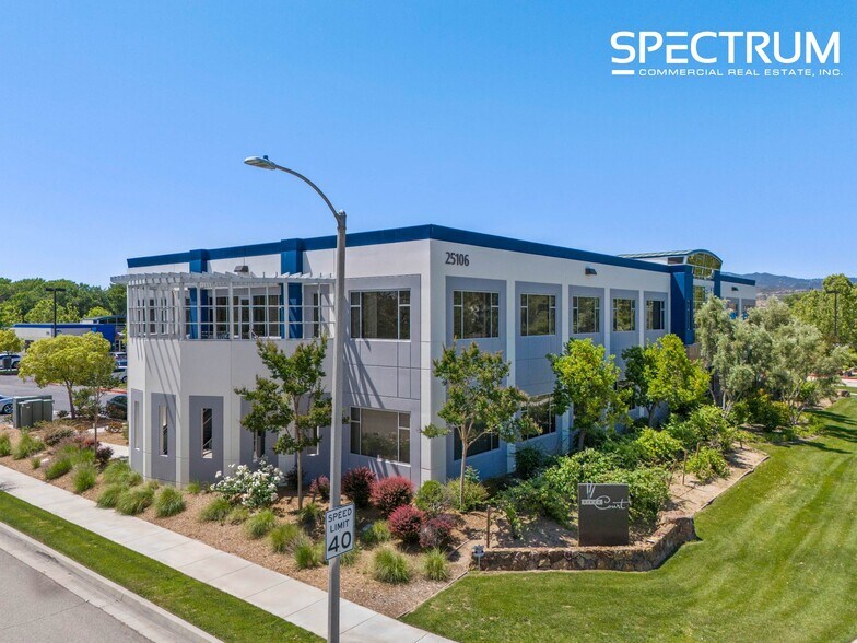 25106 Avenue Tibbitts, Valencia, CA à louer - Photo de l’immeuble – Image 2 sur 9