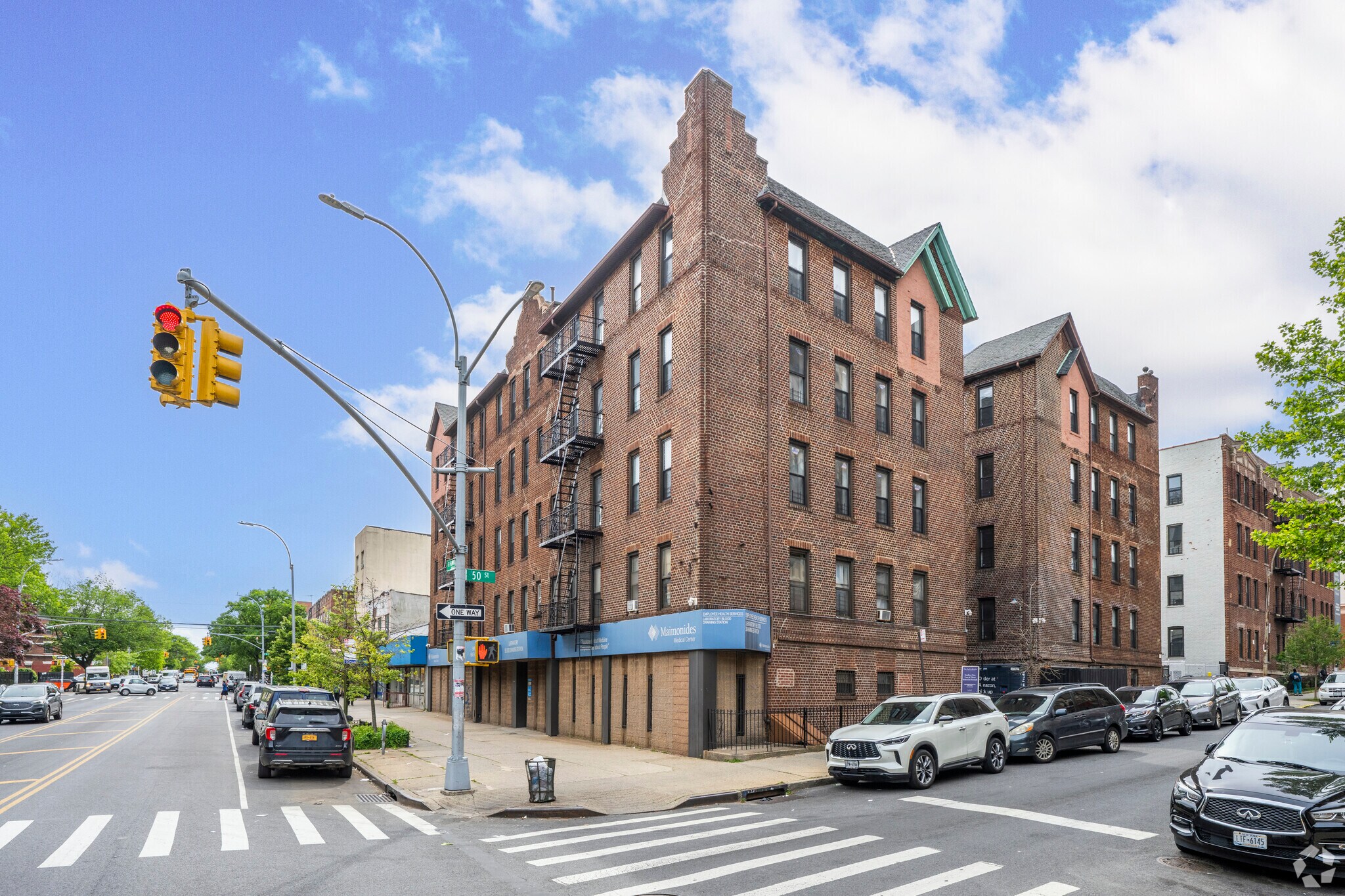 5008 Fort Hamilton Pky, Brooklyn, NY à louer Photo principale– Image 1 sur 7