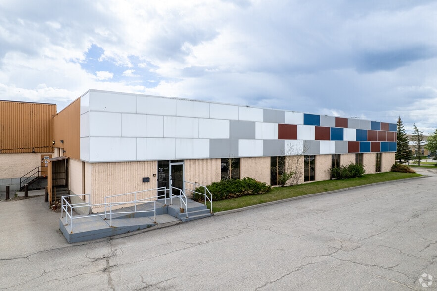 4115 72nd Ave SE, Calgary, AB à louer - Photo principale – Image 1 sur 8
