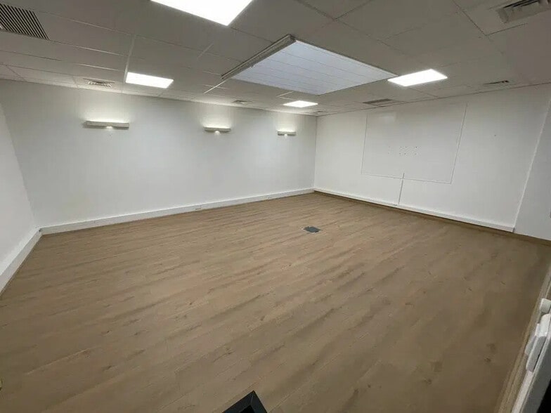 Bureau dans Beaucouzé à louer - Photo de l’immeuble – Image 2 sur 4
