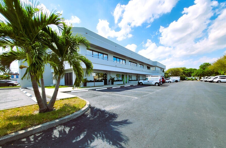 1489 N Military Trl, West Palm Beach, FL à louer - Photo de l’immeuble – Image 1 sur 5