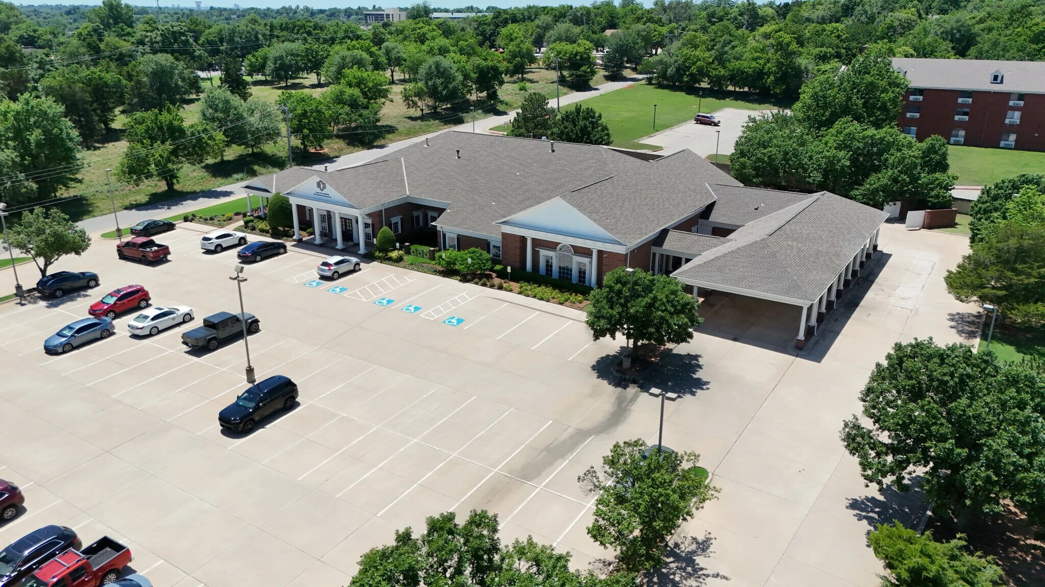 201 N Bryant Ave, Edmond, OK à vendre Aérien– Image 1 sur 6