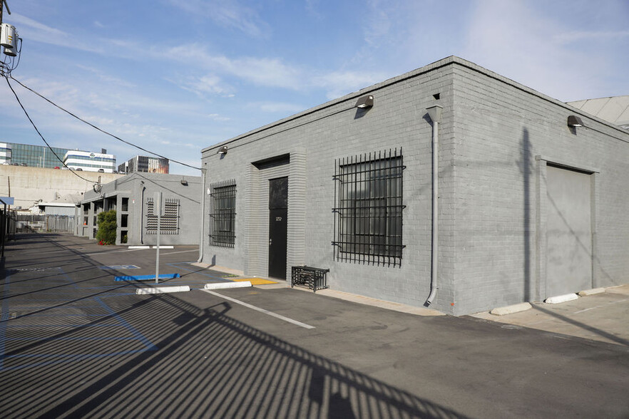 10301 S La Cienega Blvd, Los Angeles, CA à louer - Photo de l’immeuble – Image 3 sur 12