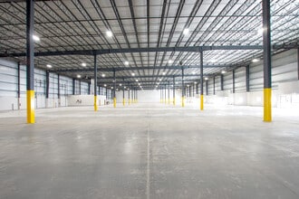 201 Research Dr, Jenkins Township, PA à louer Photo intérieure– Image 1 sur 10