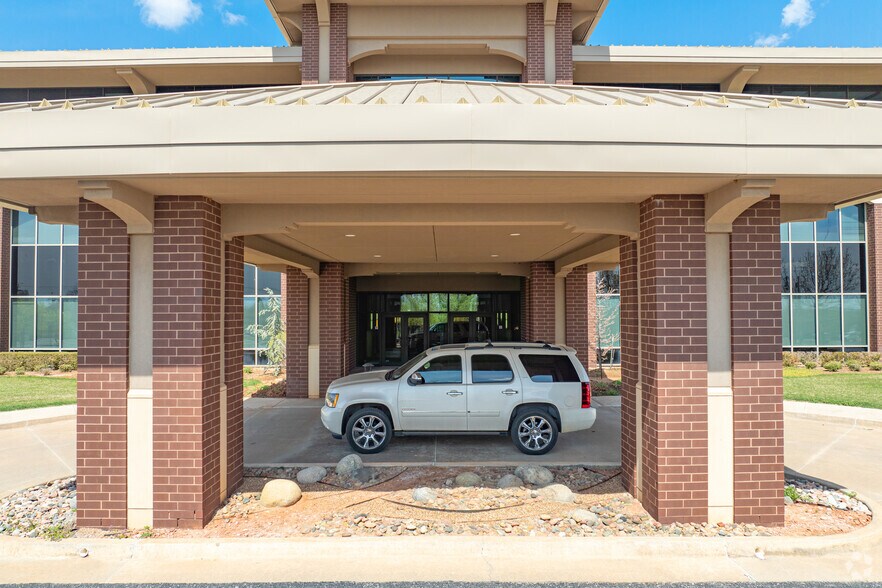 601 E Britton Rd, Oklahoma City, OK à louer - Photo de l’immeuble – Image 2 sur 8
