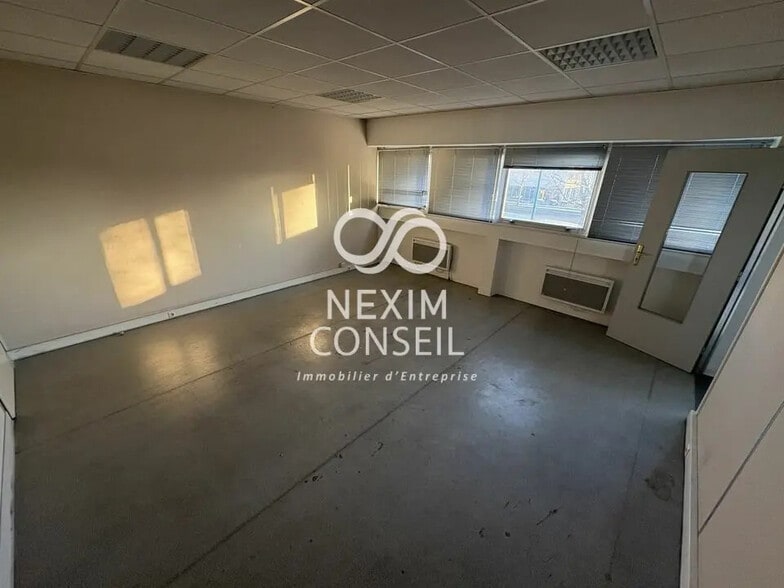10 Rue André Ampére, SAINT-OUEN-L'AUMONE à louer - Photo de l’immeuble – Image 3 sur 5