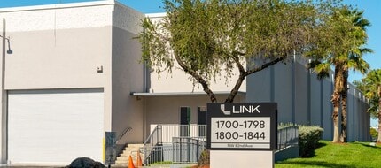 1700-1744 NW 82nd Ave, Doral, FL à louer Photo intérieure– Image 2 sur 6