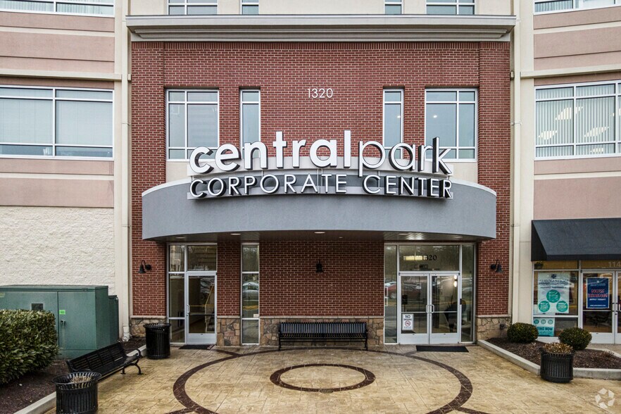 1320 Central Park Blvd, Fredericksburg, VA à louer - Photo de l’immeuble – Image 2 sur 13