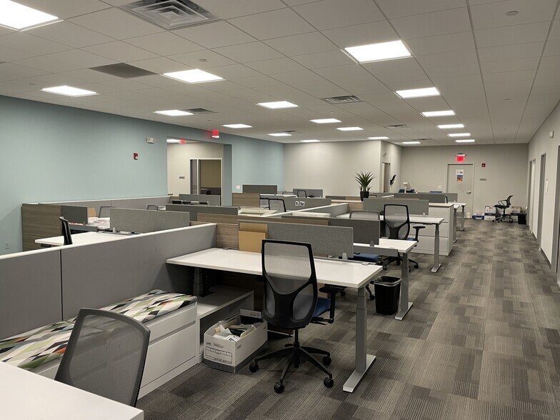 70 Shawmut Rd, Canton, MA à louer - Photo intérieure – Image 2 sur 6
