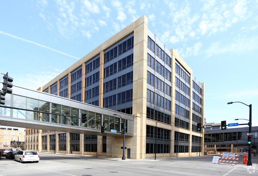 1100 Locust St, Des Moines, IA à louer - Photo de l’immeuble – Image 2 sur 11