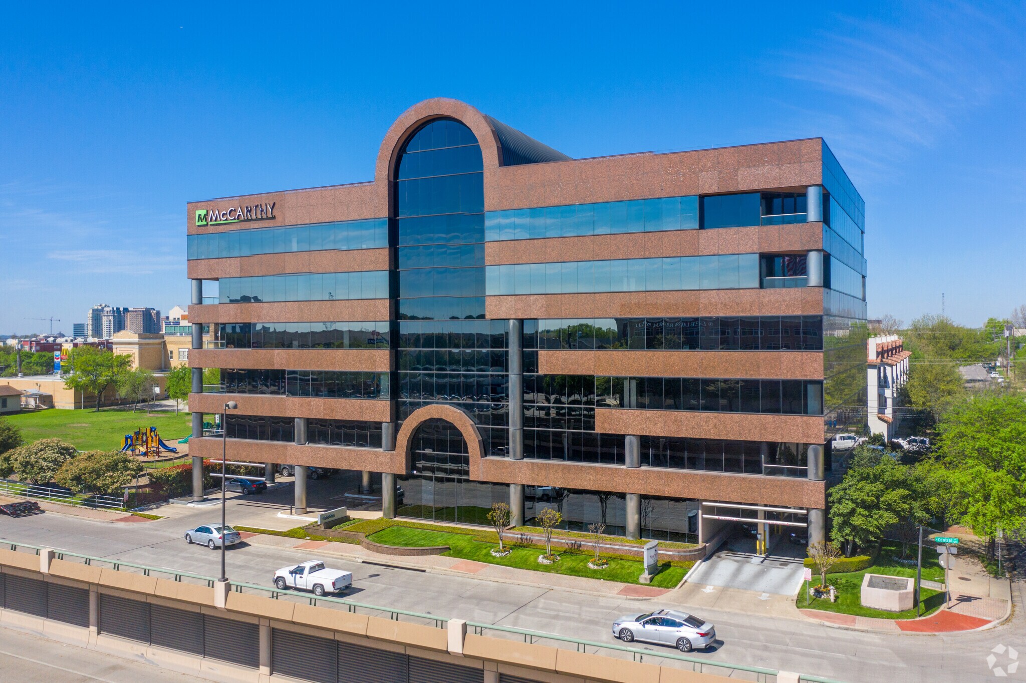 4245 N Central Expy, Dallas, TX à louer Photo principale– Image 1 sur 9