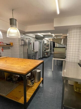 Plus de détails pour Local commercial à louer