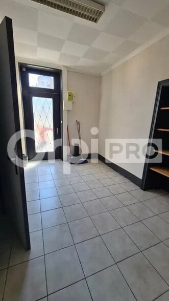 Local d'activités dans Domérat à vendre - Photo de l’immeuble – Image 3 sur 12