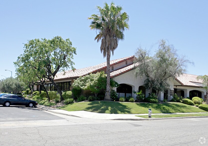 723 E Locust Ave, Fresno, CA à louer - Photo de l’immeuble – Image 1 sur 6