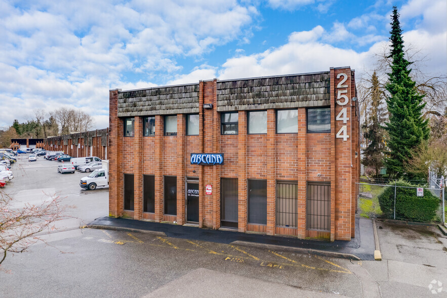 2544 Douglas Rd, Burnaby, BC à vendre - Photo principale – Image 1 sur 16