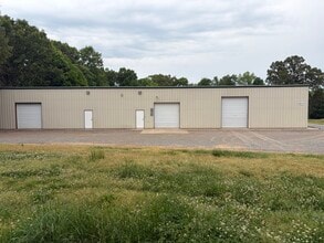 6513 E Old US 421 Hwy, East Bend, NC à louer Photo de l’immeuble– Image 1 sur 4