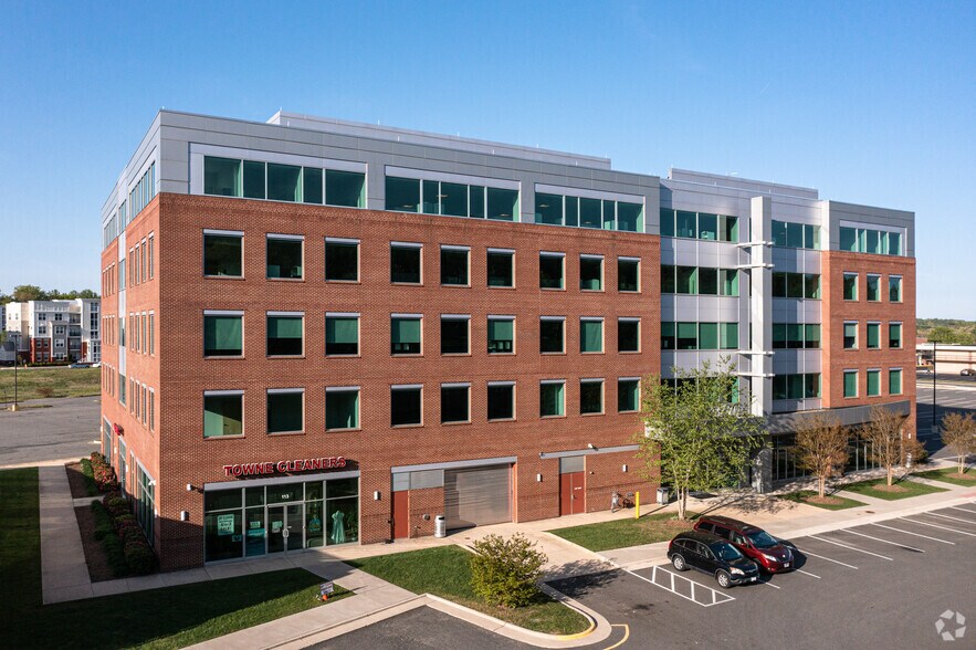 475 Aquia Towne Center Dr, Stafford, VA à louer - Photo de l’immeuble – Image 3 sur 13