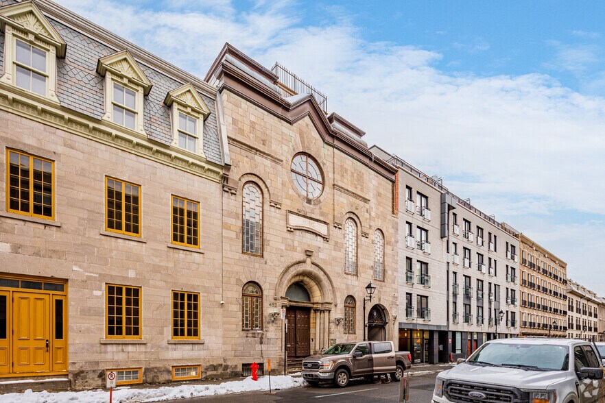 452-452A Rue Notre-Dame E, Montréal, QC à vendre - Photo de l’immeuble – Image 1 sur 7