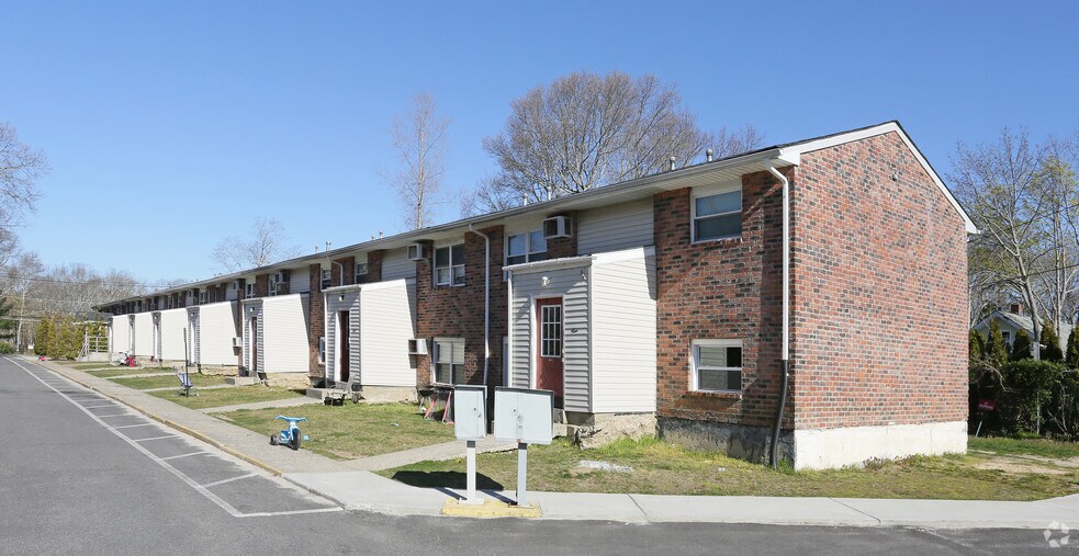 62 Oak St, Westhampton Beach, NY à vendre - Photo principale – Image 2 sur 4