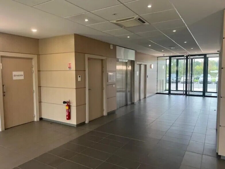 Bureau dans Saint-Aubin à louer - Hall d’entrée – Image 3 sur 10