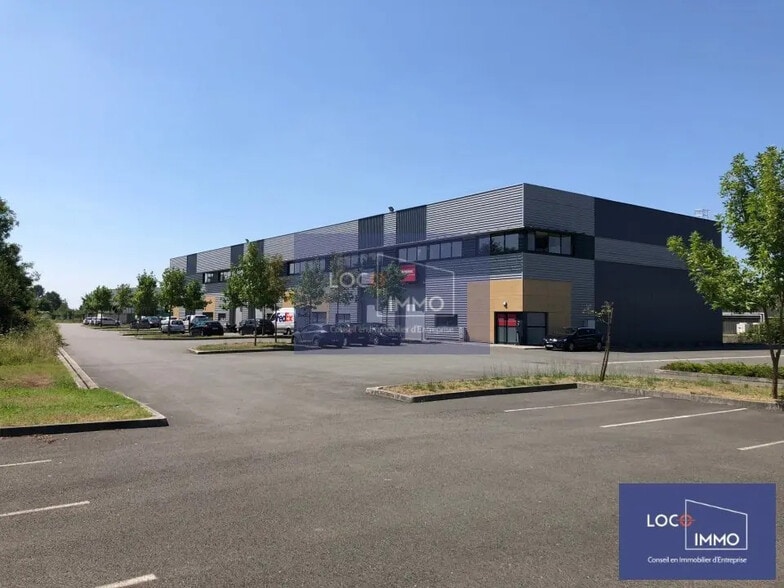 Local d’activités dans SAINT-JEAN-D'ILLAC à louer - Photo de l’immeuble – Image 2 sur 8