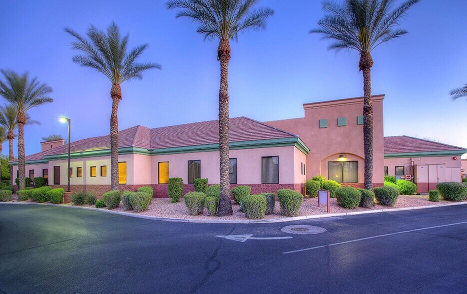 5750 W Thunderbird Rd, Glendale, AZ à louer - Photo de l’immeuble – Image 2 sur 8