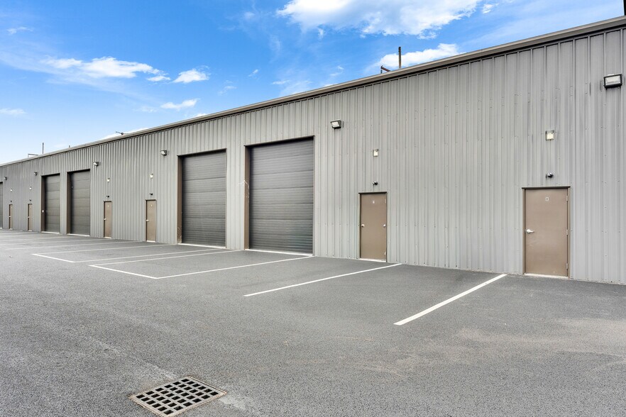 2360 Plainfield Pike, Cranston, RI à louer - Photo de l’immeuble – Image 3 sur 12