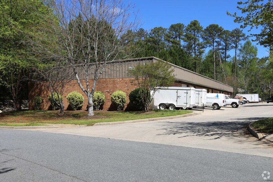 5055 Old Ellis Pt, Roswell, GA à louer - Photo de l’immeuble – Image 2 sur 11