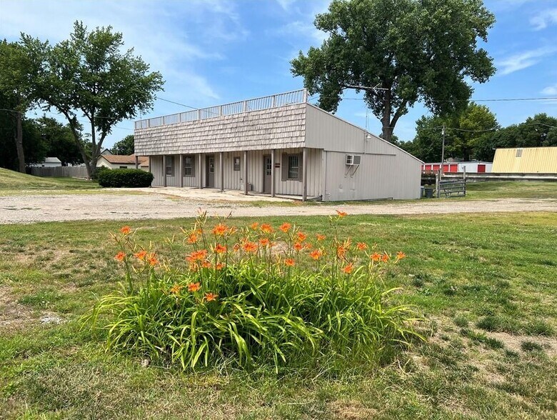 1000-1004 1st Ave E, Newton, IA à vendre - Photo de l’immeuble – Image 2 sur 11