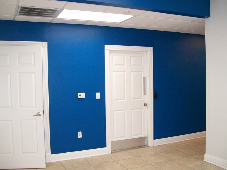 311 Specialty Pt, Sanford, FL à louer - Photo de l’immeuble – Image 3 sur 14