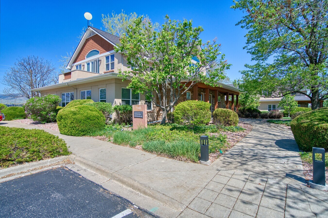 7101 LaVista, Niwot, CO 80503 - Lot 200 - - Photo intérieure - Image 1 of 17