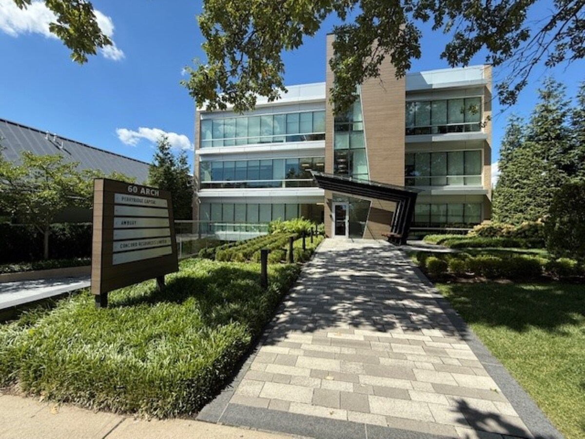60 Arch St, Greenwich, CT à louer Photo de l’immeuble– Image 1 sur 4