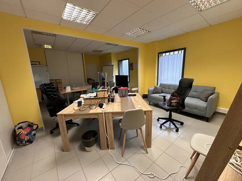 Bureau dans Bouchemaine à louer - Photo de l’immeuble – Image 2 sur 5